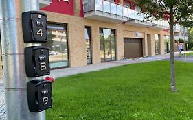 New Cozy 2 Room Pink Apartment Bratislava 058